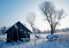 Doppelkarte Verschneite Hütte am Fluss