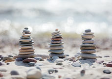 Postkarte Steinmännchen am Strand
