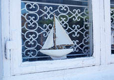 Postkarte Segler im Fenster
