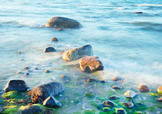 Postkarte Steine im Meer der Zeit