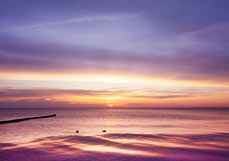 Postkarte Violettes Nachglühen am Meer