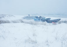Postkarte Fischerboote im Schneesturm I