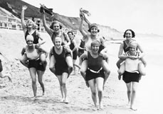 Postkarte Huckepack am Strand