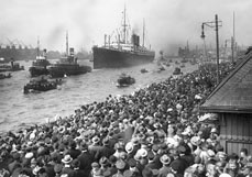 Postkarte Landungsbrücken ahoi!