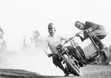 Postkarte Mit Vollgas in die Kurve!