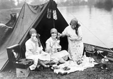 Postkarte Picknick mit Musik