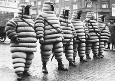 Postkarte Michelin-Männchen