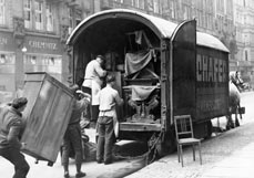 Postkarte Umzug mit Pferdestärken