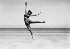 Postkarte Gymnastik im Seewind