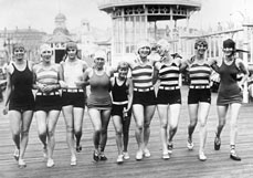 Postkarte Auf der Strandpromenade