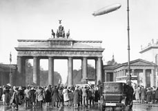 Postkarte Berlin grüßt den Zeppelin