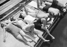 Postkarte Sonnenbad auf dem Bootssteg