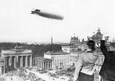 Postkarte Adlon grüßt Zeppelin