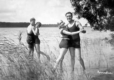 Postkarte Tänzchen im See